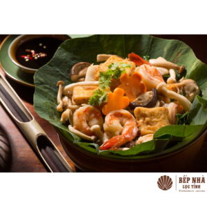 Đậu hũ trứng nhà làm với hải sản gói lá sen