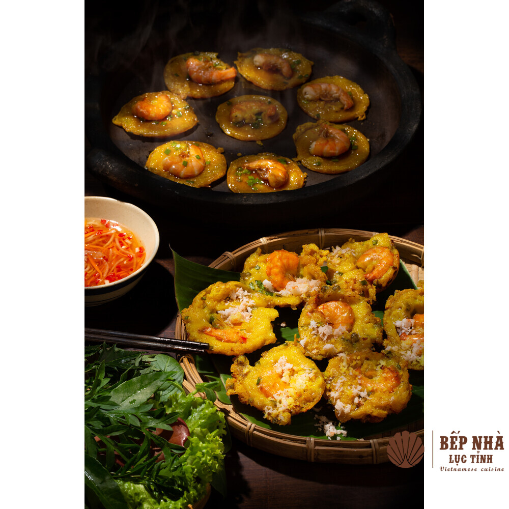 Bánh Khọt – Crispy Rice Cakes with Prawns and Mung Beans