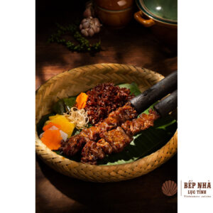 玄米현미밥과 돼지고기 꼬치구이ご飯と豚肉串焼き