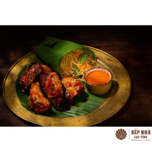 참깨 돼지 갈비 구이와 신선한 파파야 샐러드