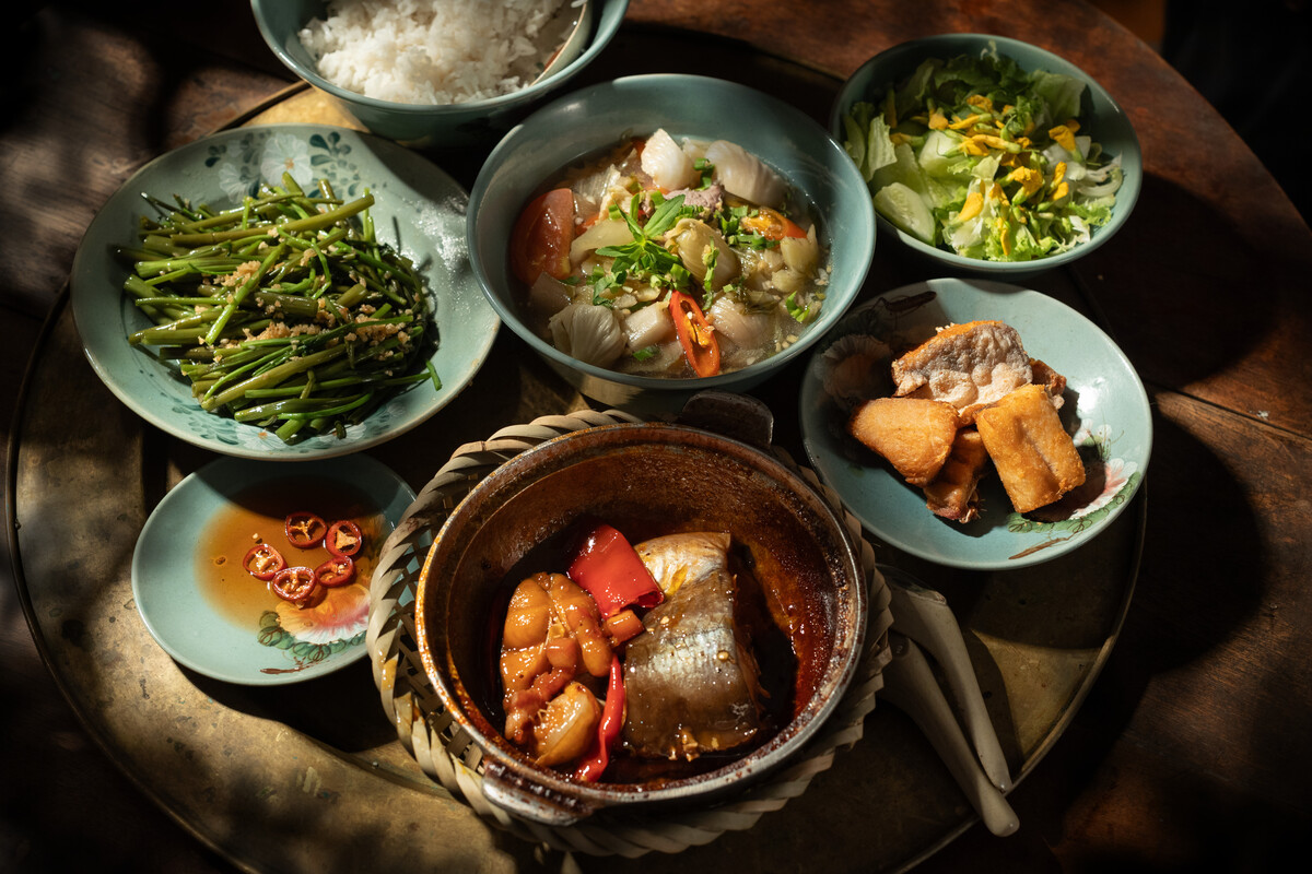 Cơm Nhà Bếp Nhà Lục Tỉnh